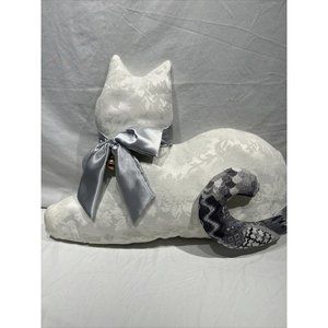 uno alla volta  letizias‎ hand stiched white cat pillow Wn8g12060 Exclusive